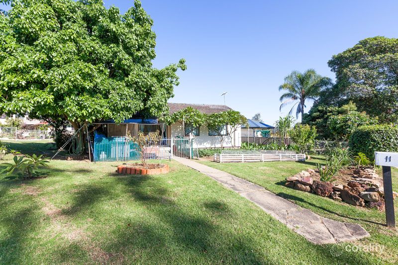 11 Burns Rd, Campbelltown, NSW 2560