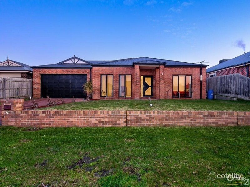 5 Durnoch Pl, Cranbourne, VIC 3977