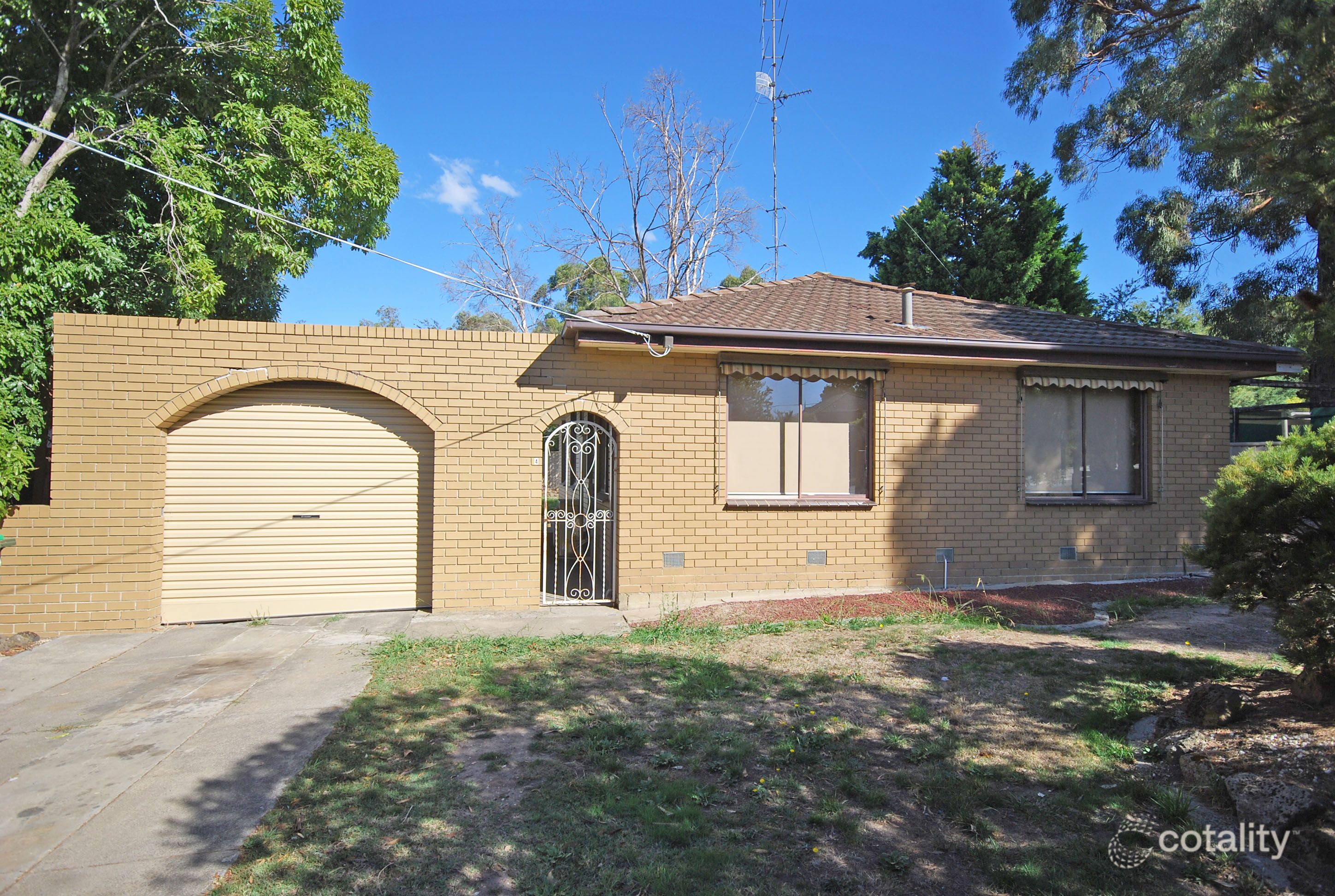 4 Hocking Ave, Mount Clear, VIC 3350