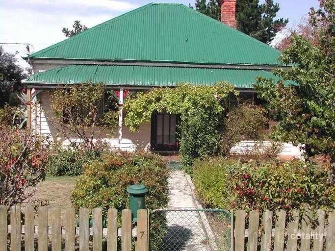7 Charles St, Cressy, TAS 7302