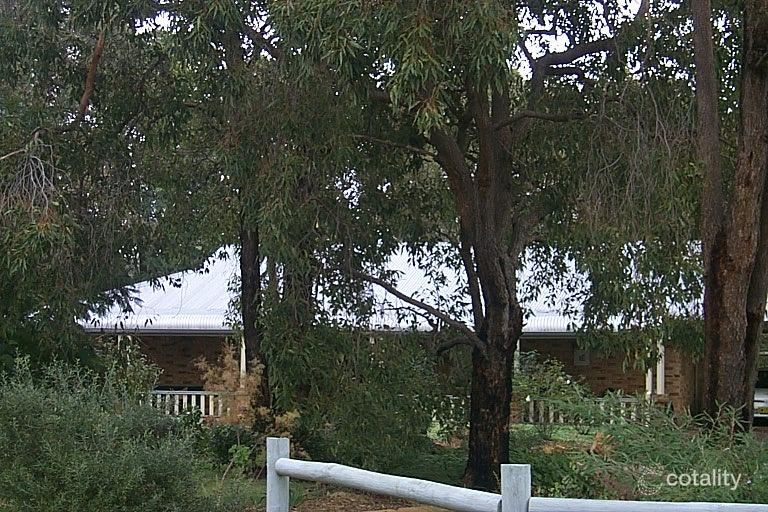 305 Old Farm Lane, Stoneville, WA 6081