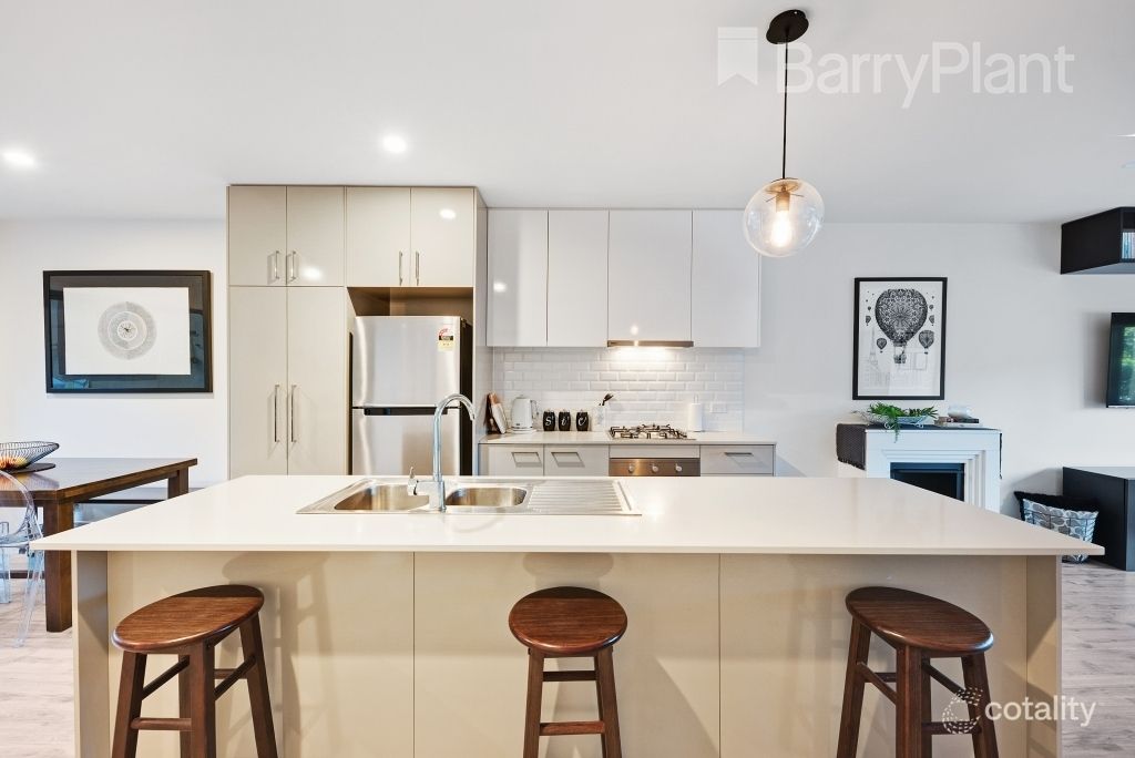 30 Paradise Pde, Point Cook, VIC 3030