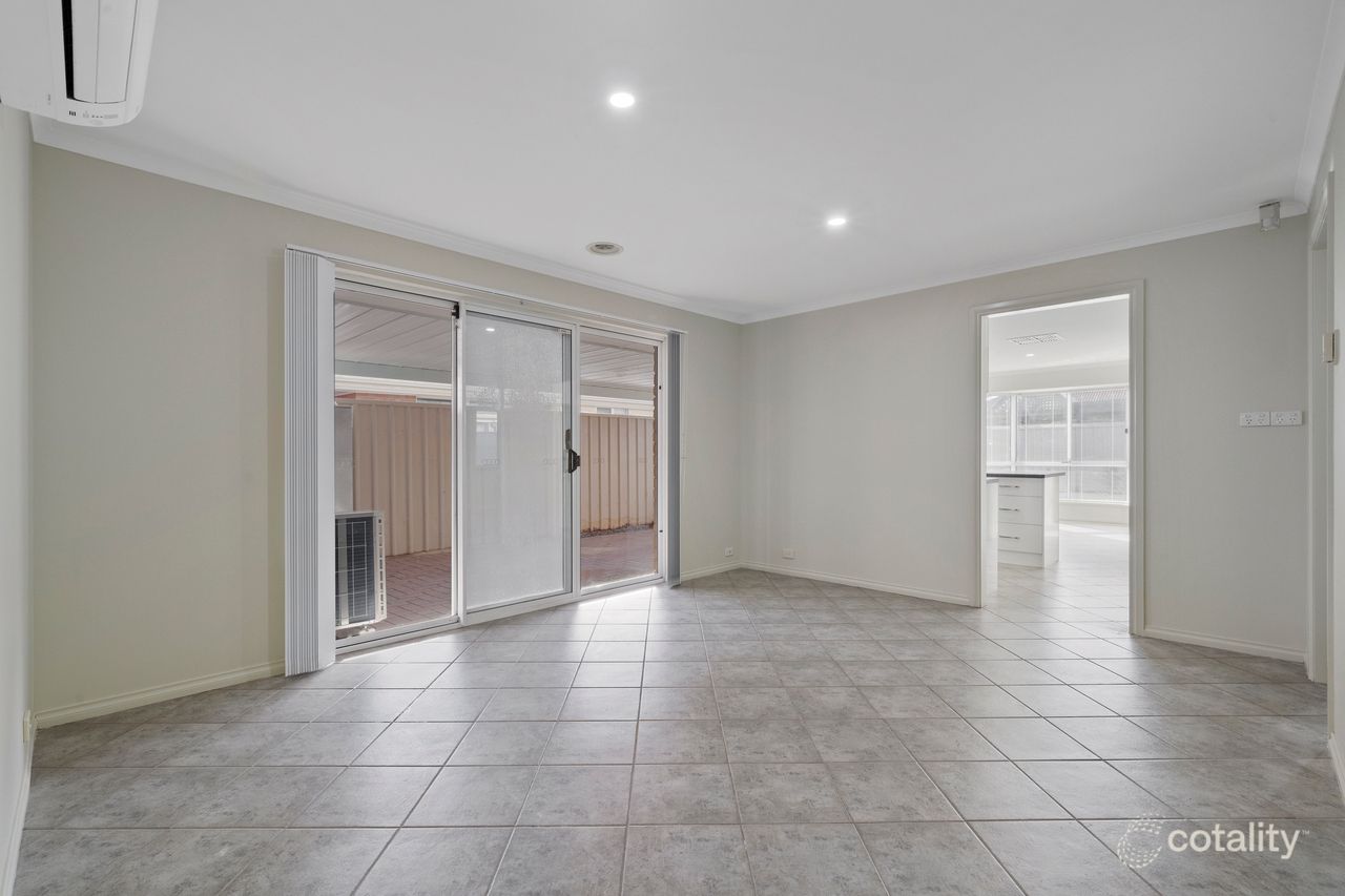 6 Elmglade Dr, Oakden, SA 5086