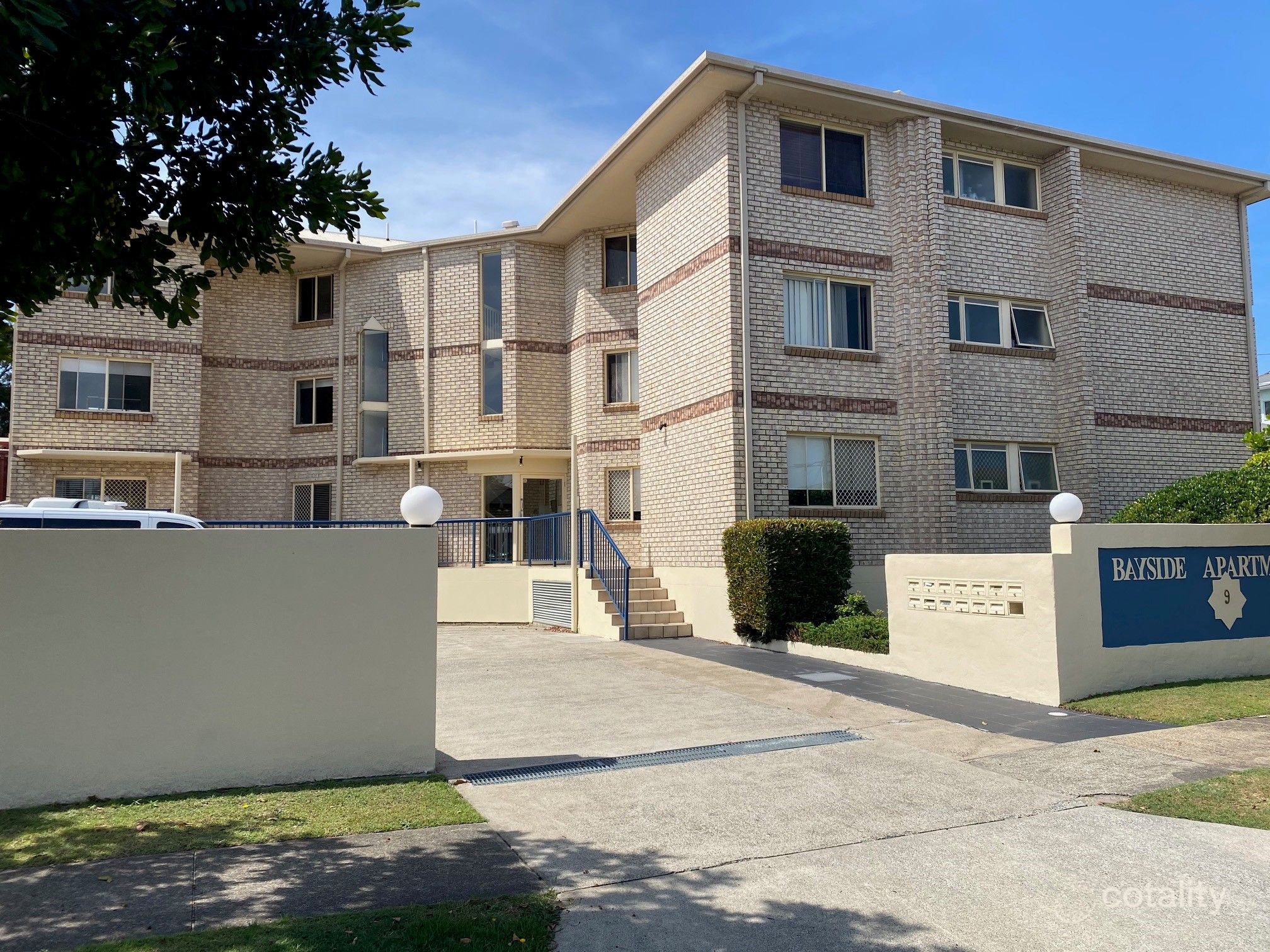 2/9 Errol Ave, Paradise Point, QLD 4216