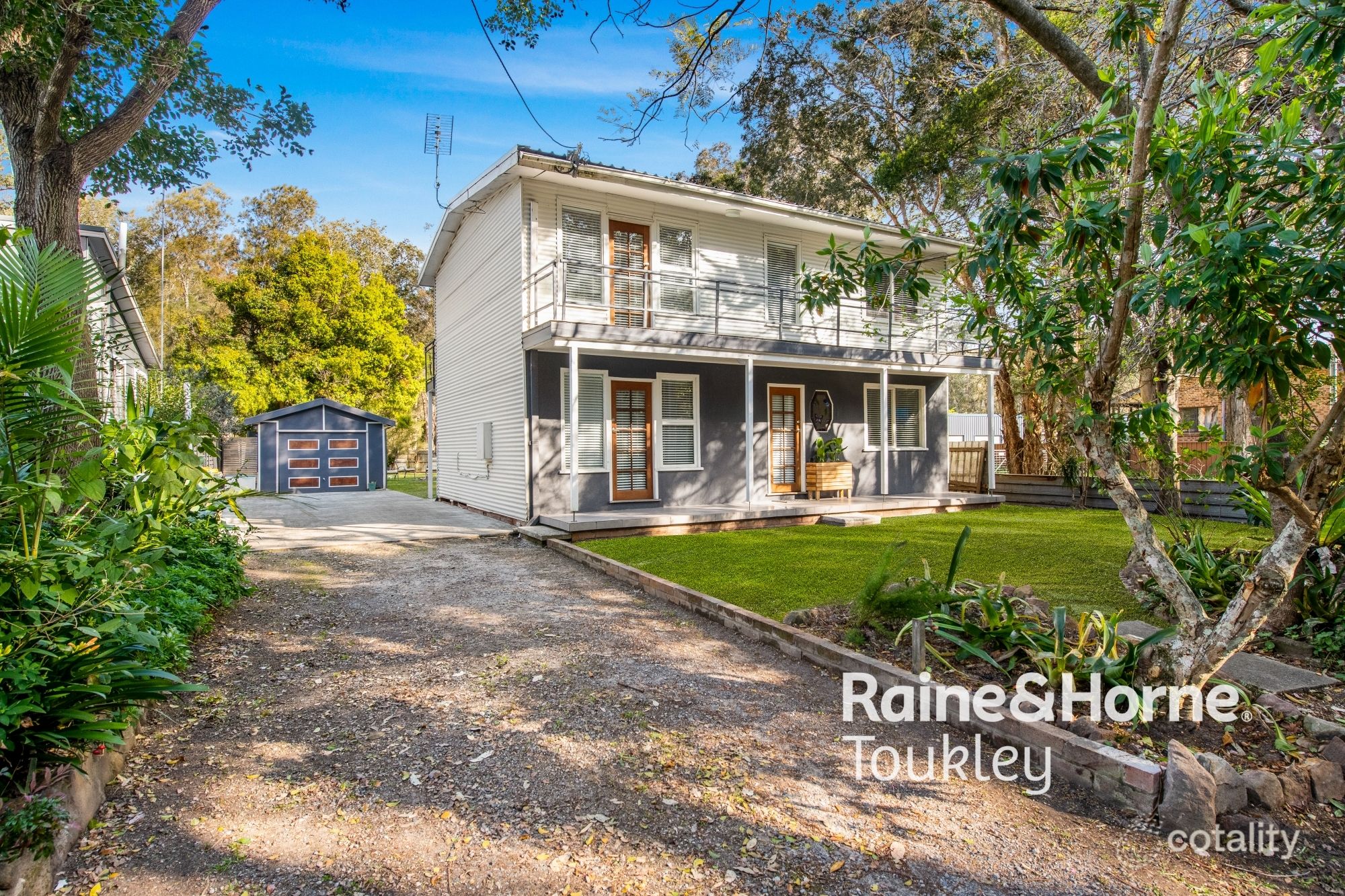 13 Warner Ave, Tuggerawong, NSW 2259