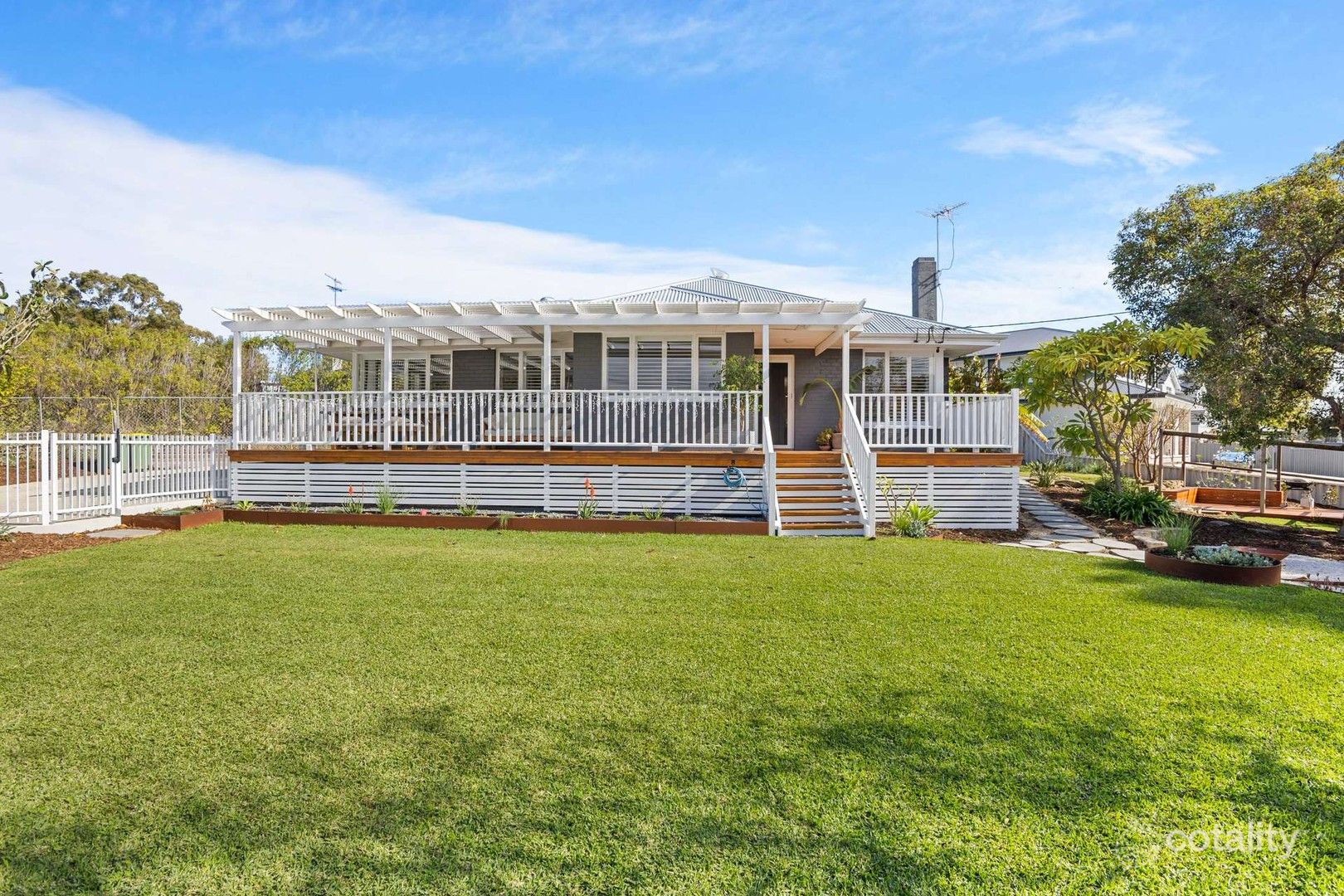 9 Beecham Rd, Mount Claremont, WA 6010