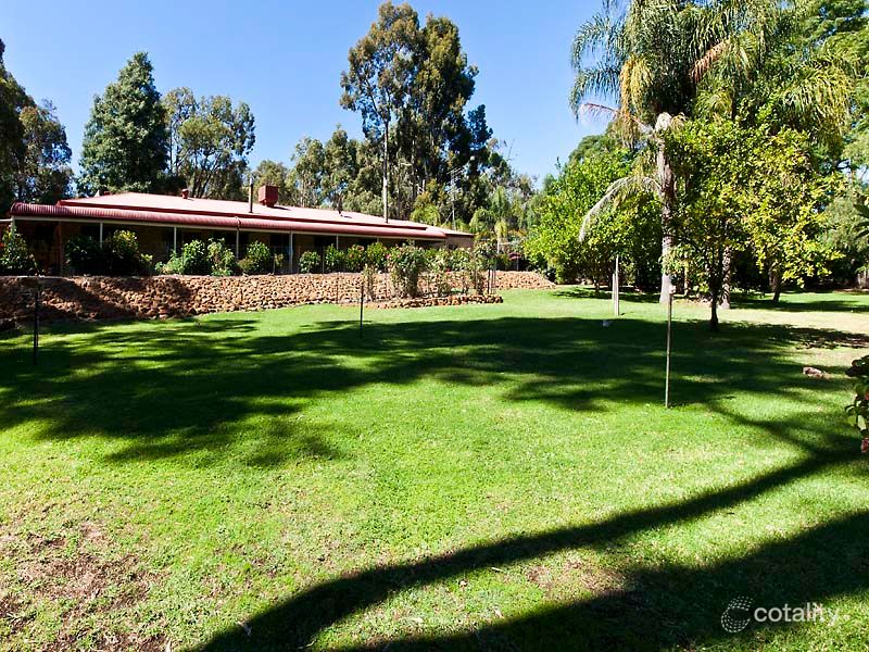 26 Rhodes Pl, Jarrahdale, WA 6124