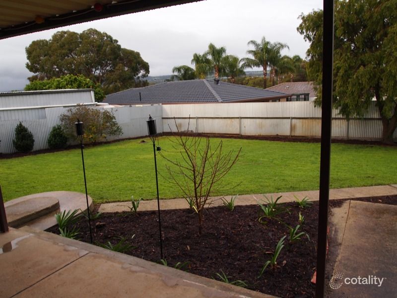 3 Coorumbena Cres, Morphett Vale, SA 5162