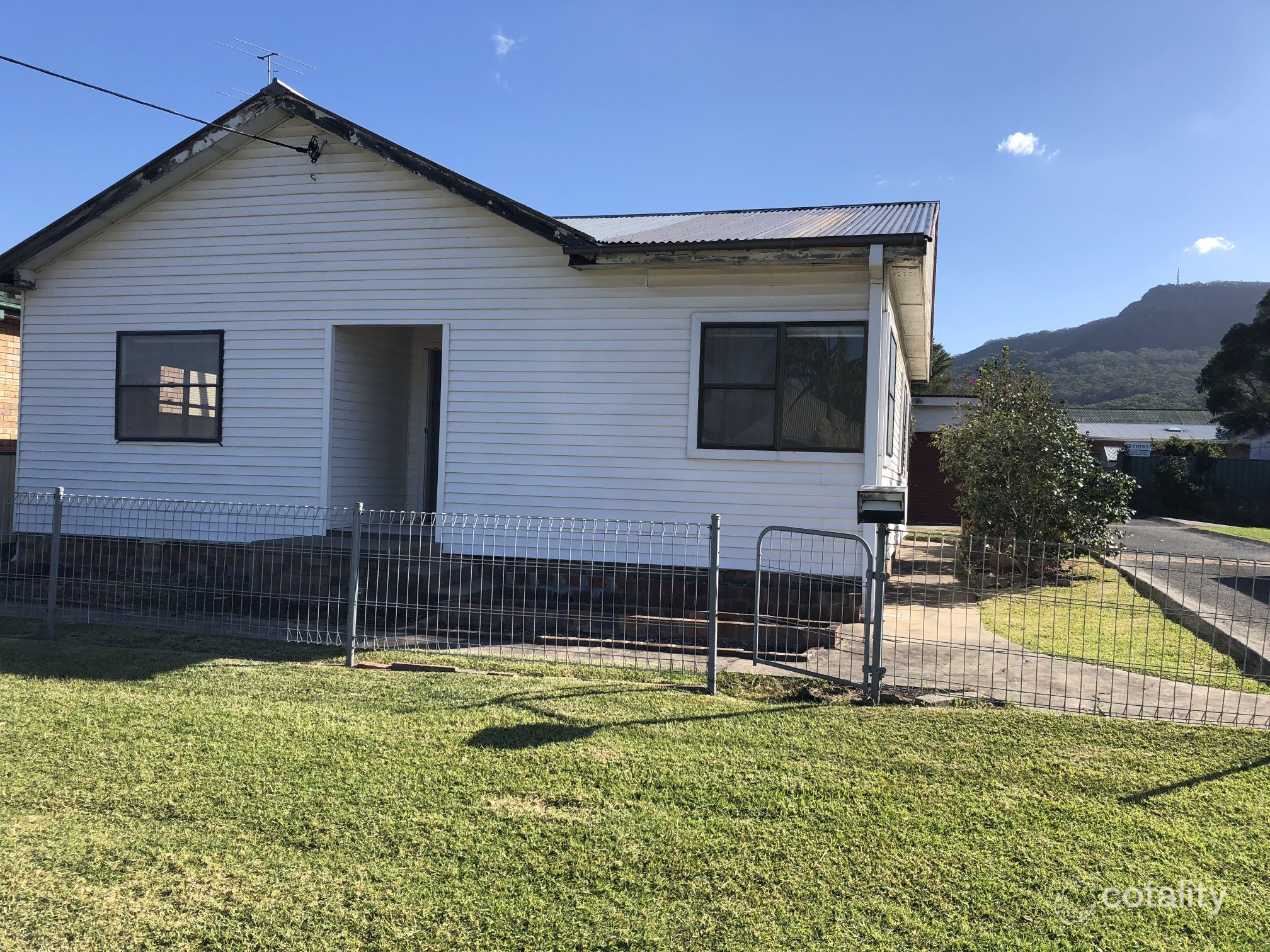 2 Gilbert St, Corrimal, NSW 2518