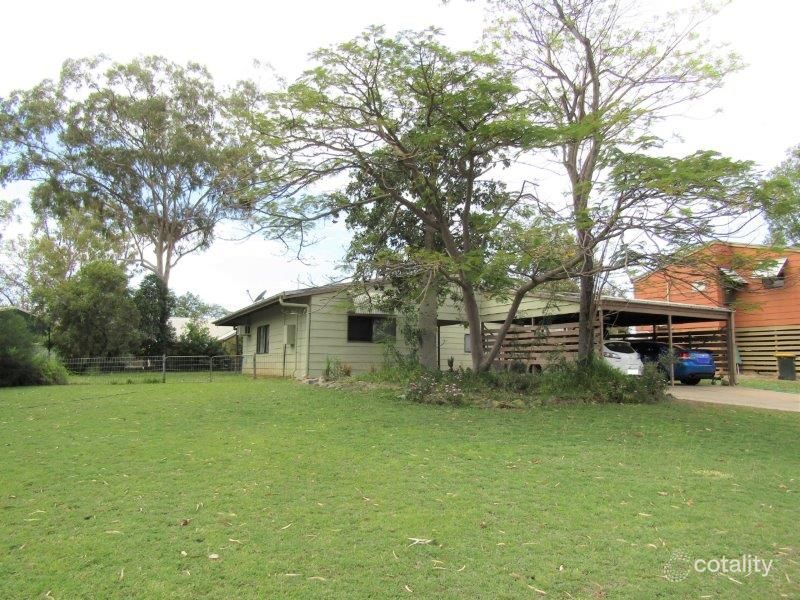2 Chatswood Cres, Blackwater, QLD 4717