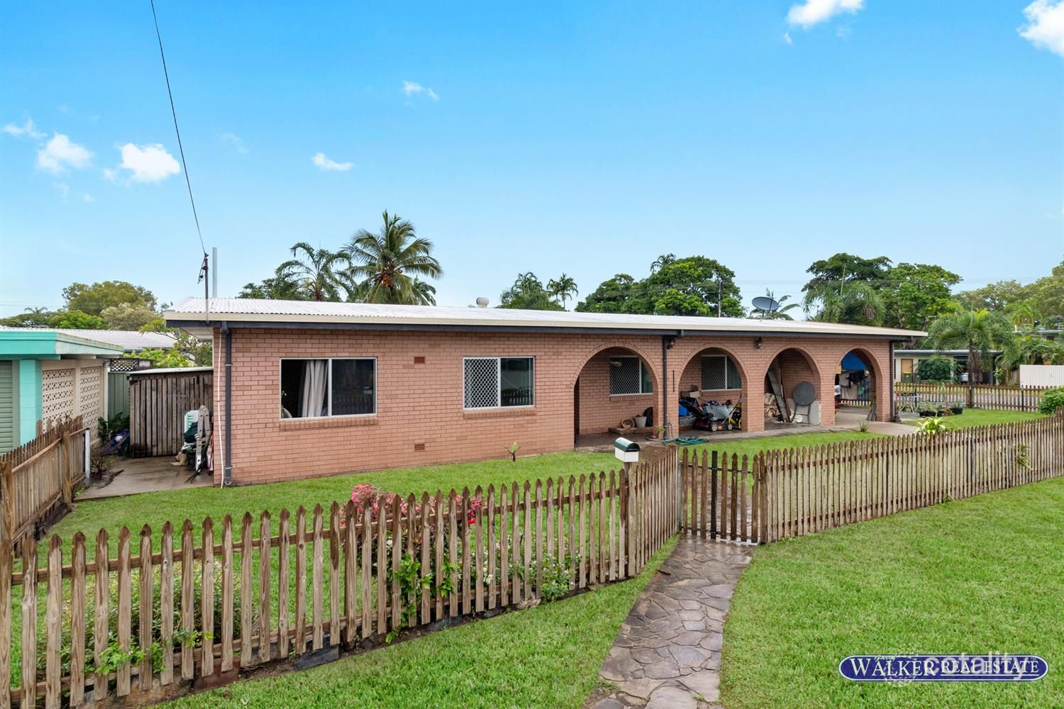 13 Guava St, Holloways Beach, QLD 4878