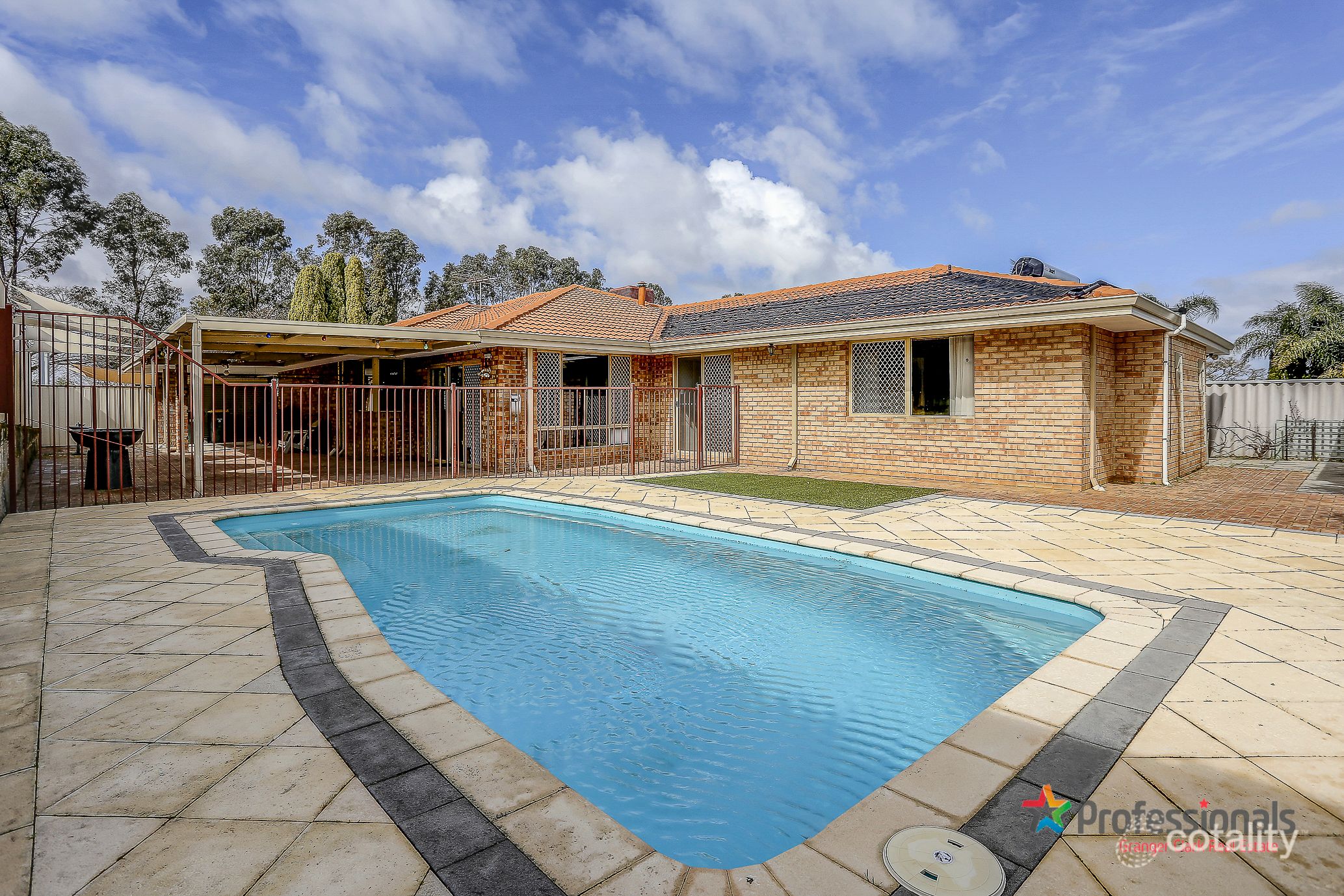 11 Aylesford Dr, Marangaroo, WA 6064