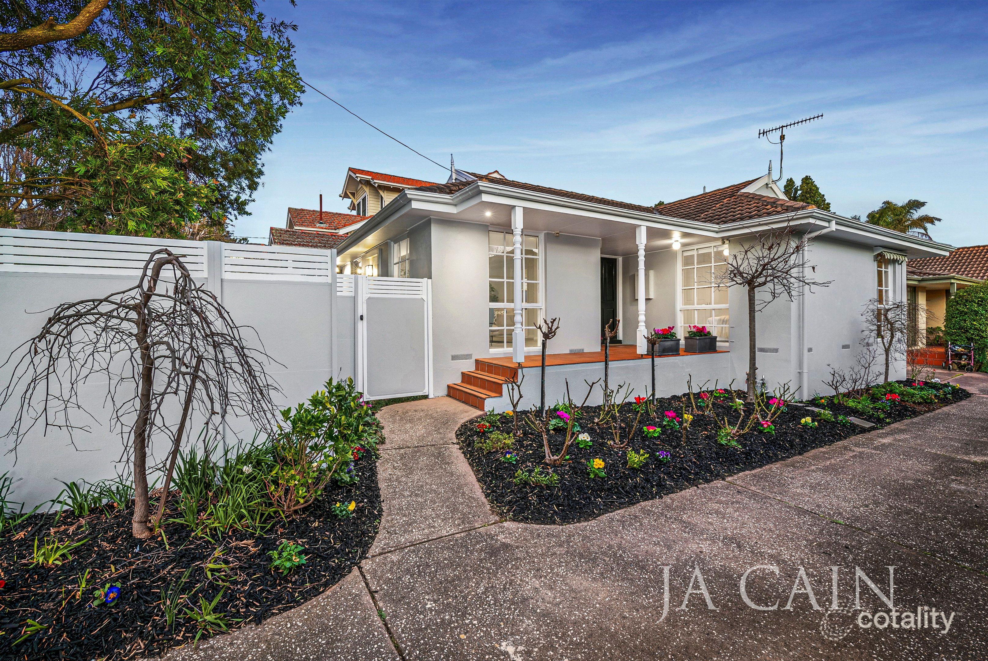 1/8 Middle Rd, Camberwell, VIC 3124