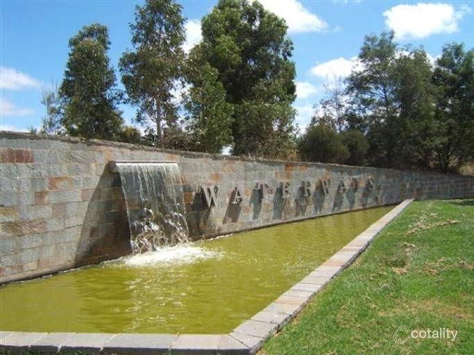 12 Waterside Dr, Waterways, VIC 3195