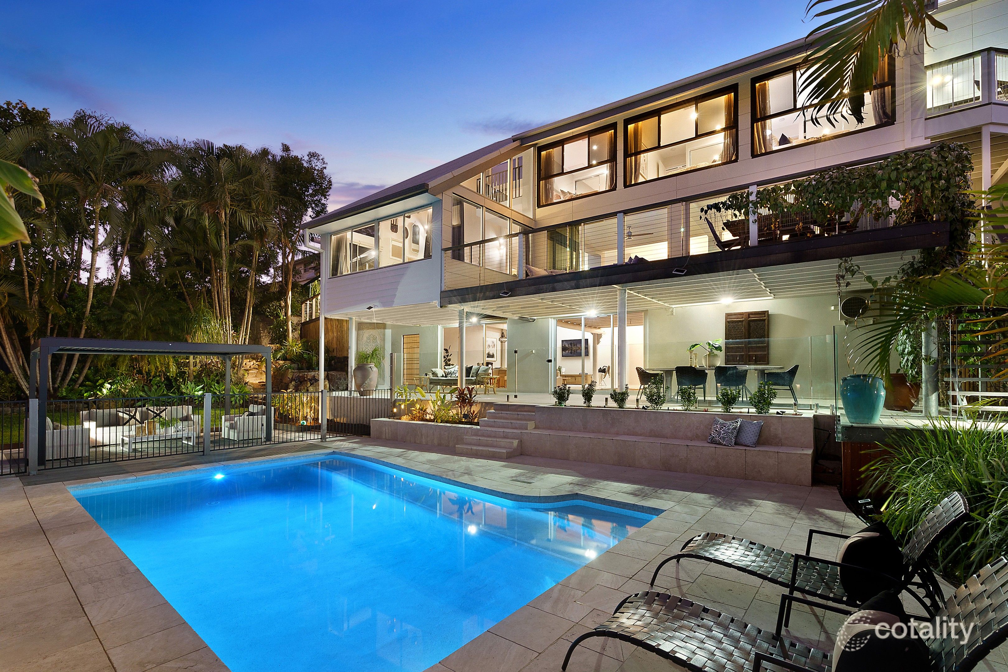 5 Burke Ct, Mount Ommaney, QLD 4074