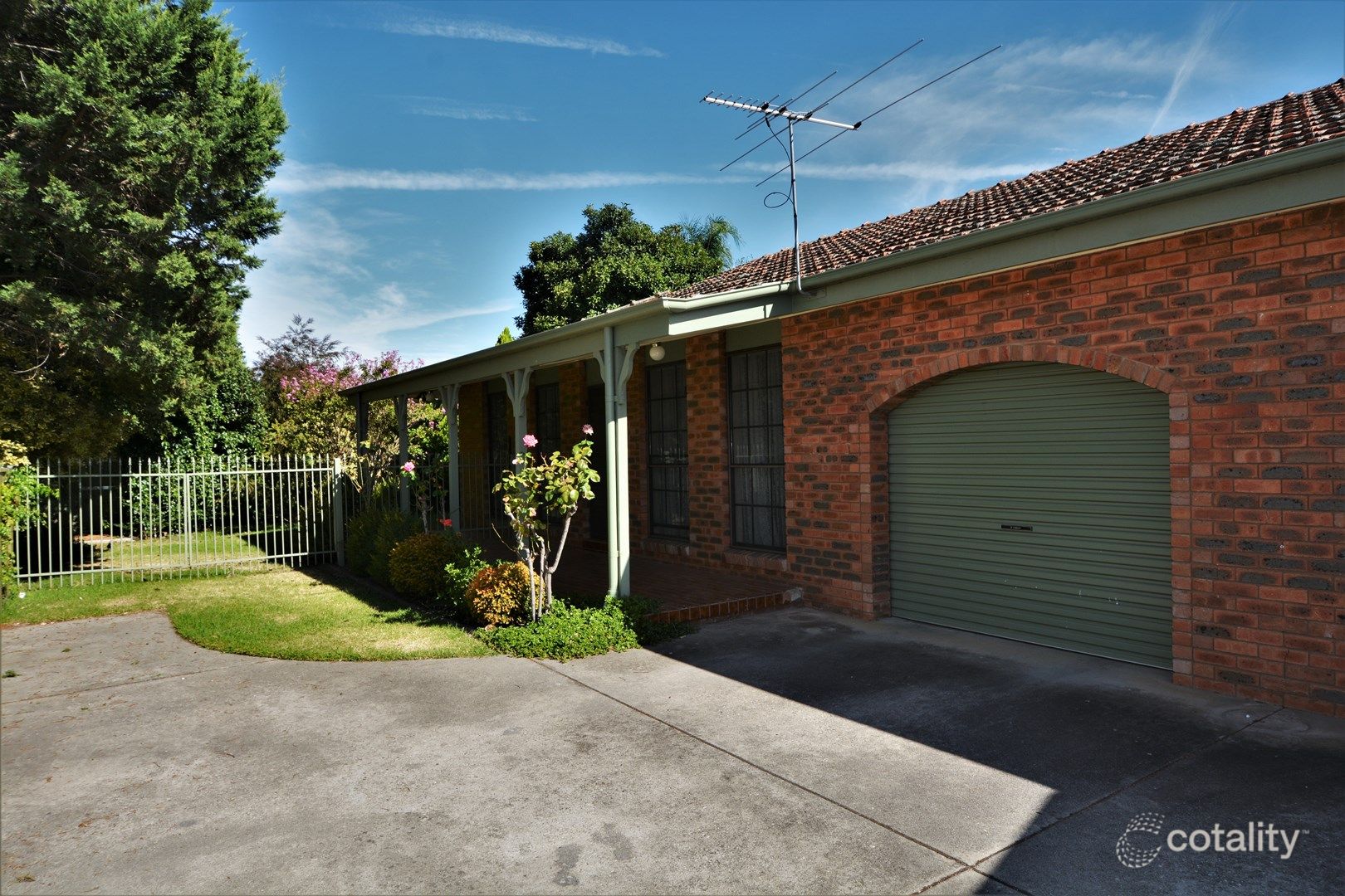 2/405 Kotthoff St, Lavington, NSW 2641