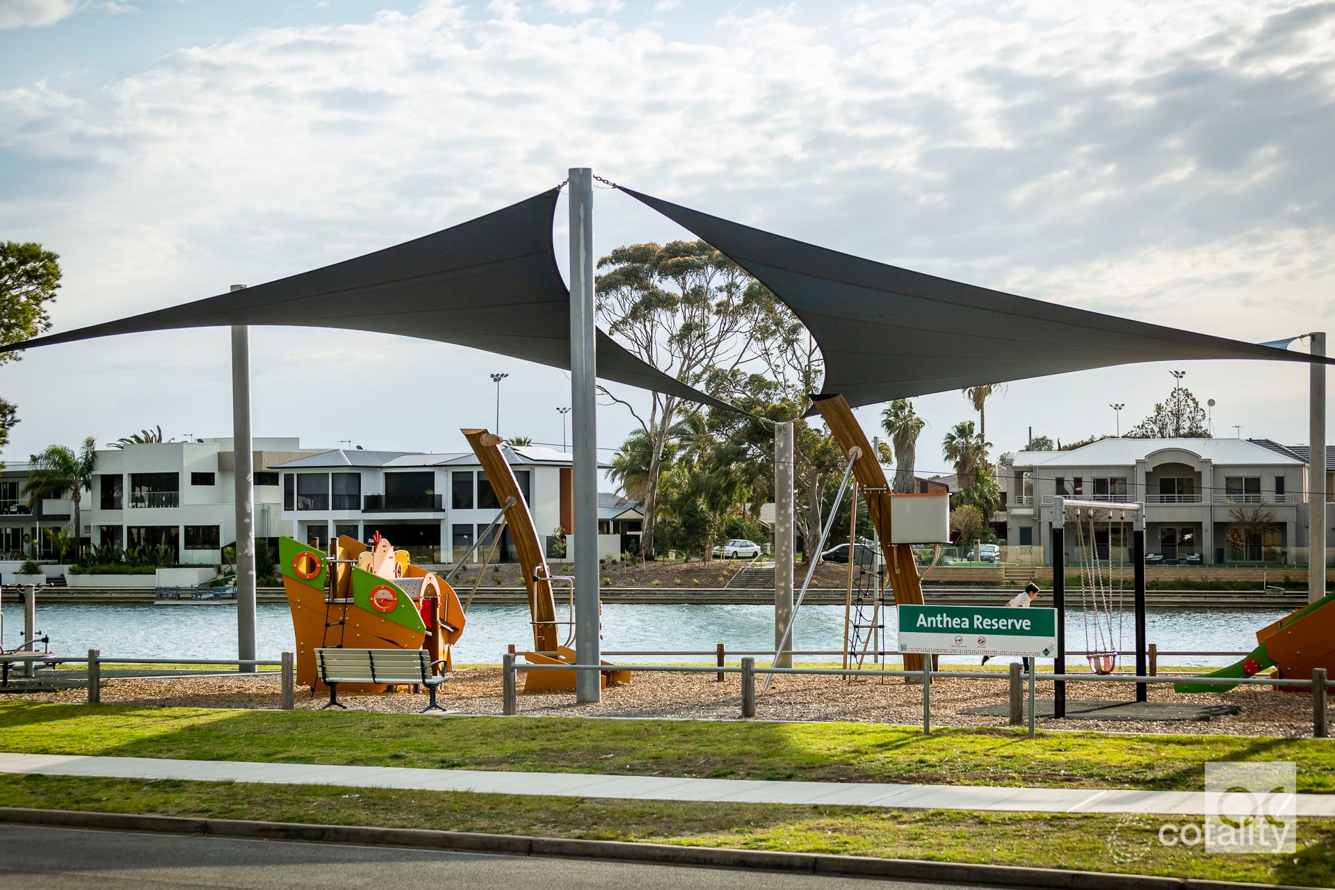 52 Antigua Gr, West Lakes, SA 5021