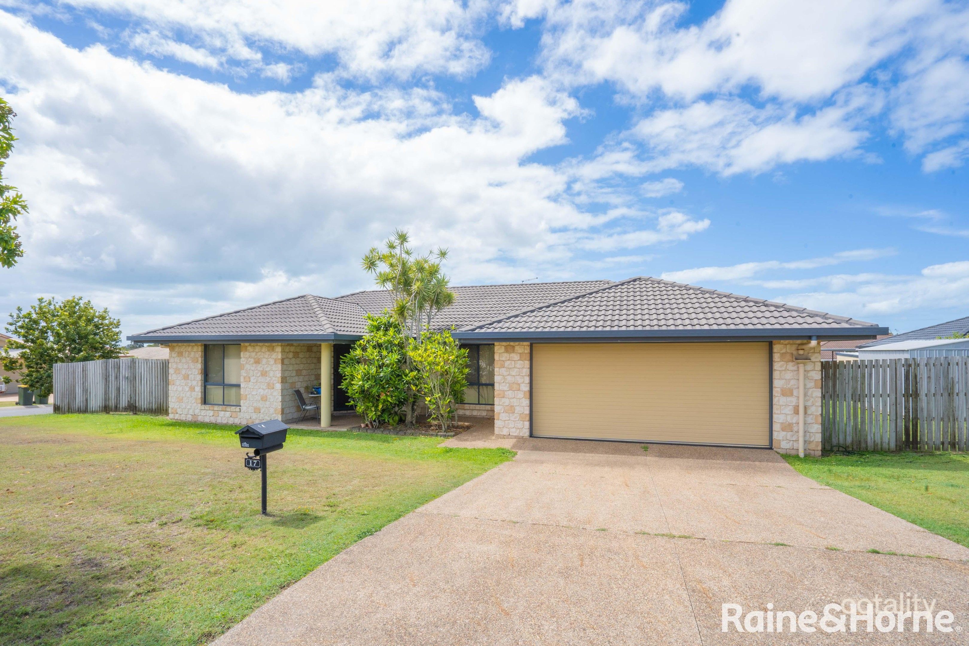 17 Picadilly Cct, Urraween, QLD 4655