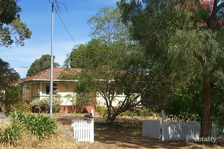 5 Gloucester Rd, Kalamunda, WA 6076