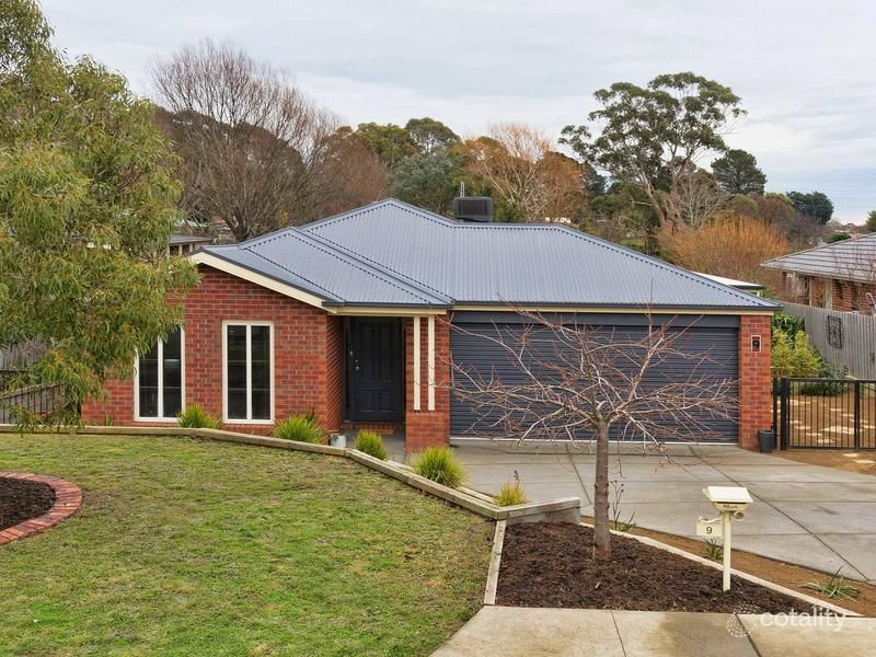 9 Arthur Ct, Woodend, VIC 3442