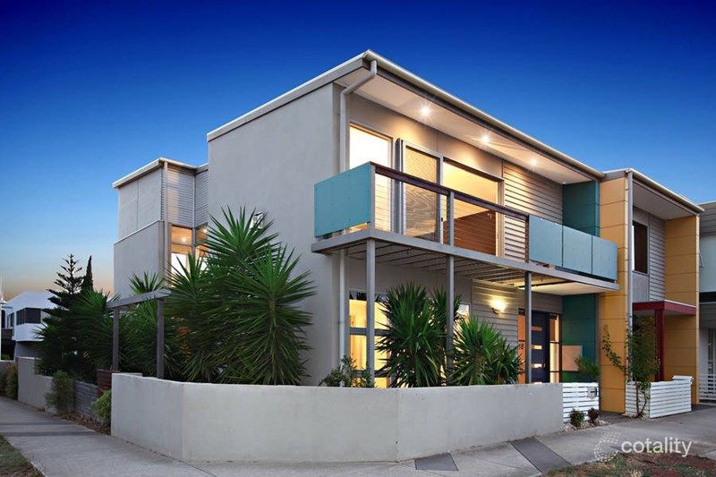 18 The Esplanade, Caroline Springs, VIC 3023