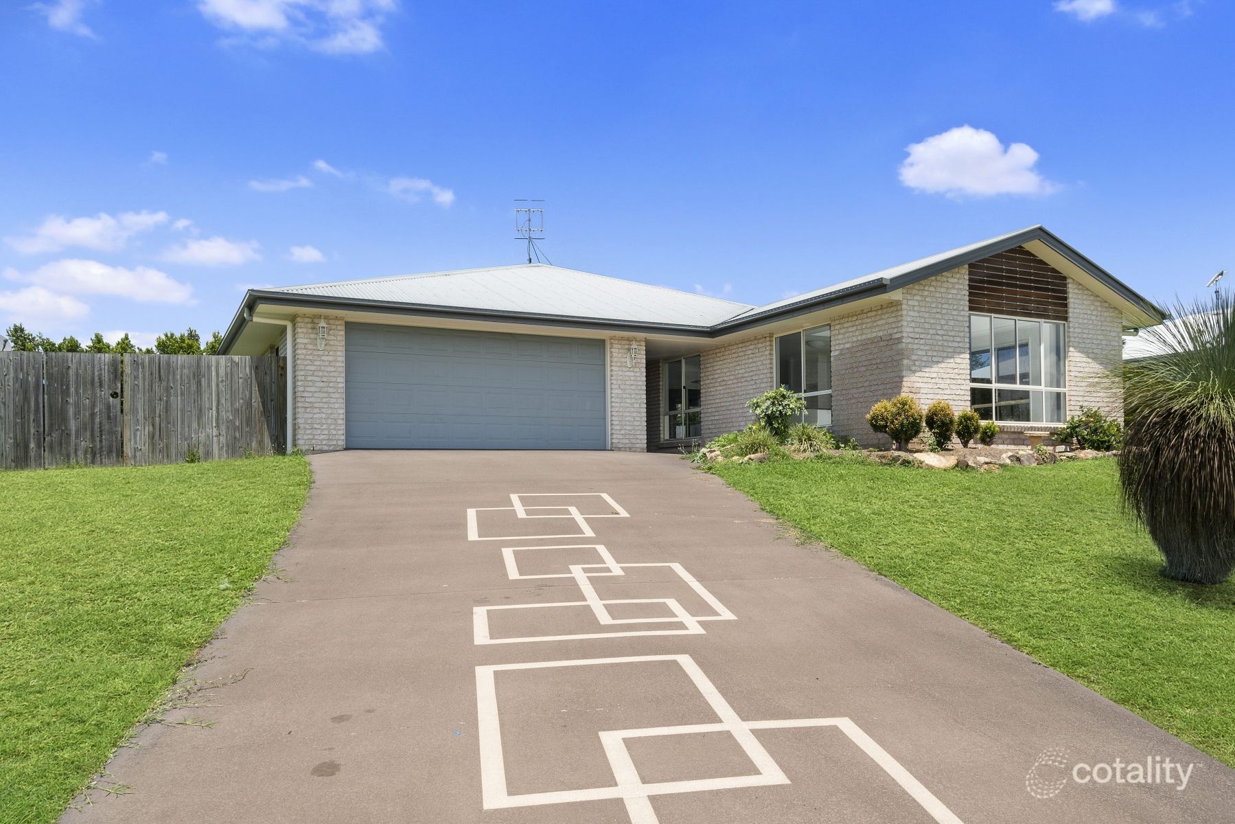 19 Hedley Dr, Woolmar, QLD 4515