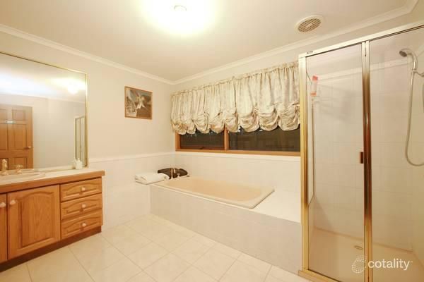 26 Buckingham Dr, Rowville, VIC 3178
