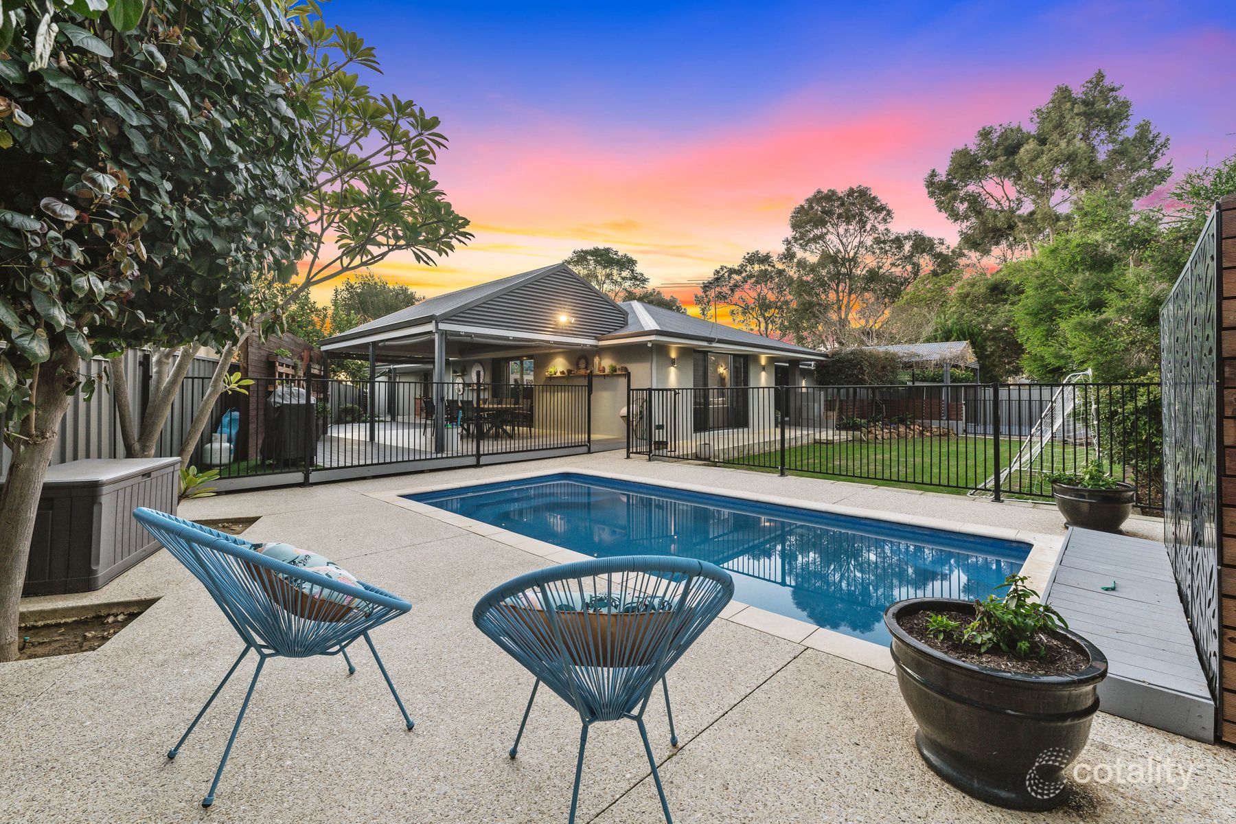 18 Robertson St, Hazelmere, WA 6055