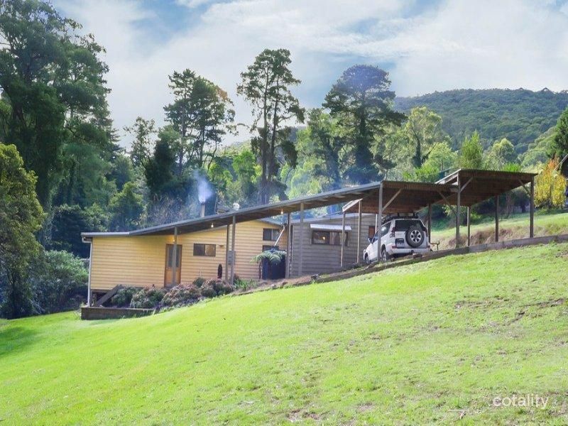 15 Forest Rd, Wesburn, VIC 3799