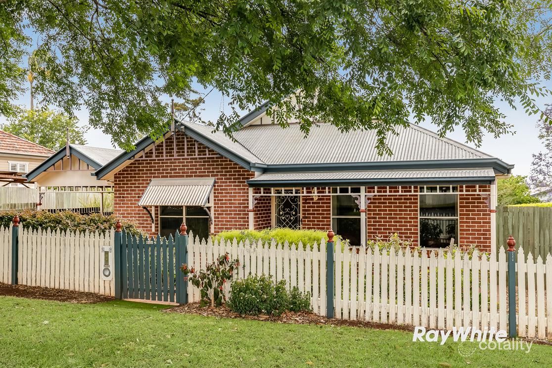 26 Collins St, Mount Lofty, QLD 4350