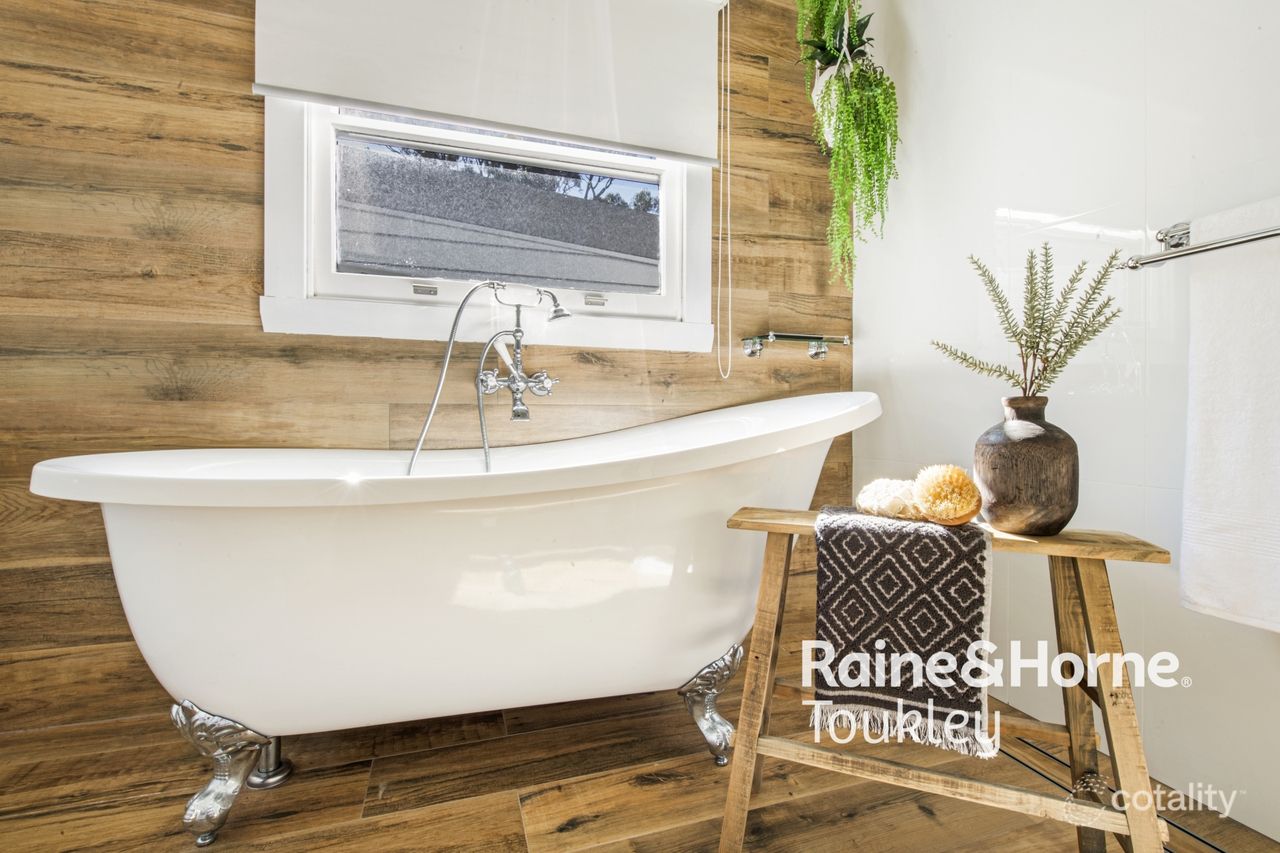 2 First Ave, Toukley, NSW 2263