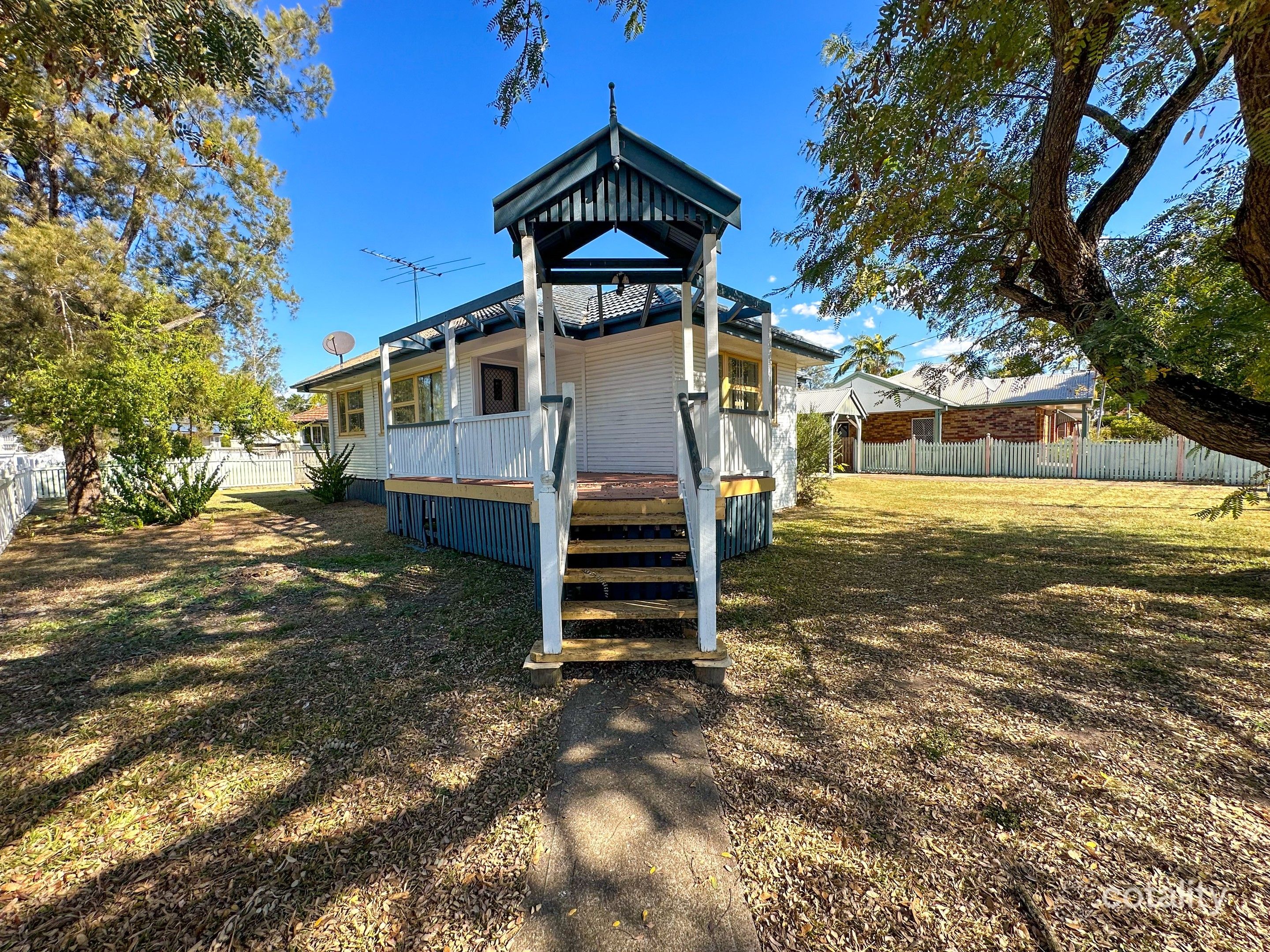 11 Avon St, Leichhardt, QLD 4305