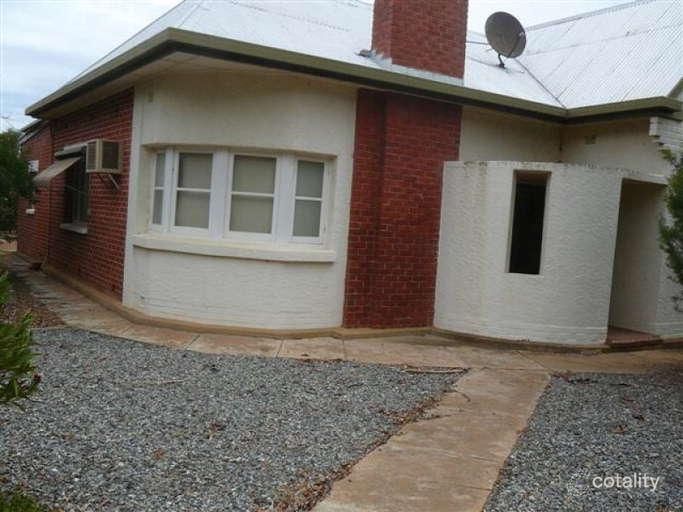 15 Tumby Bay Rd, Cummins, SA 5631