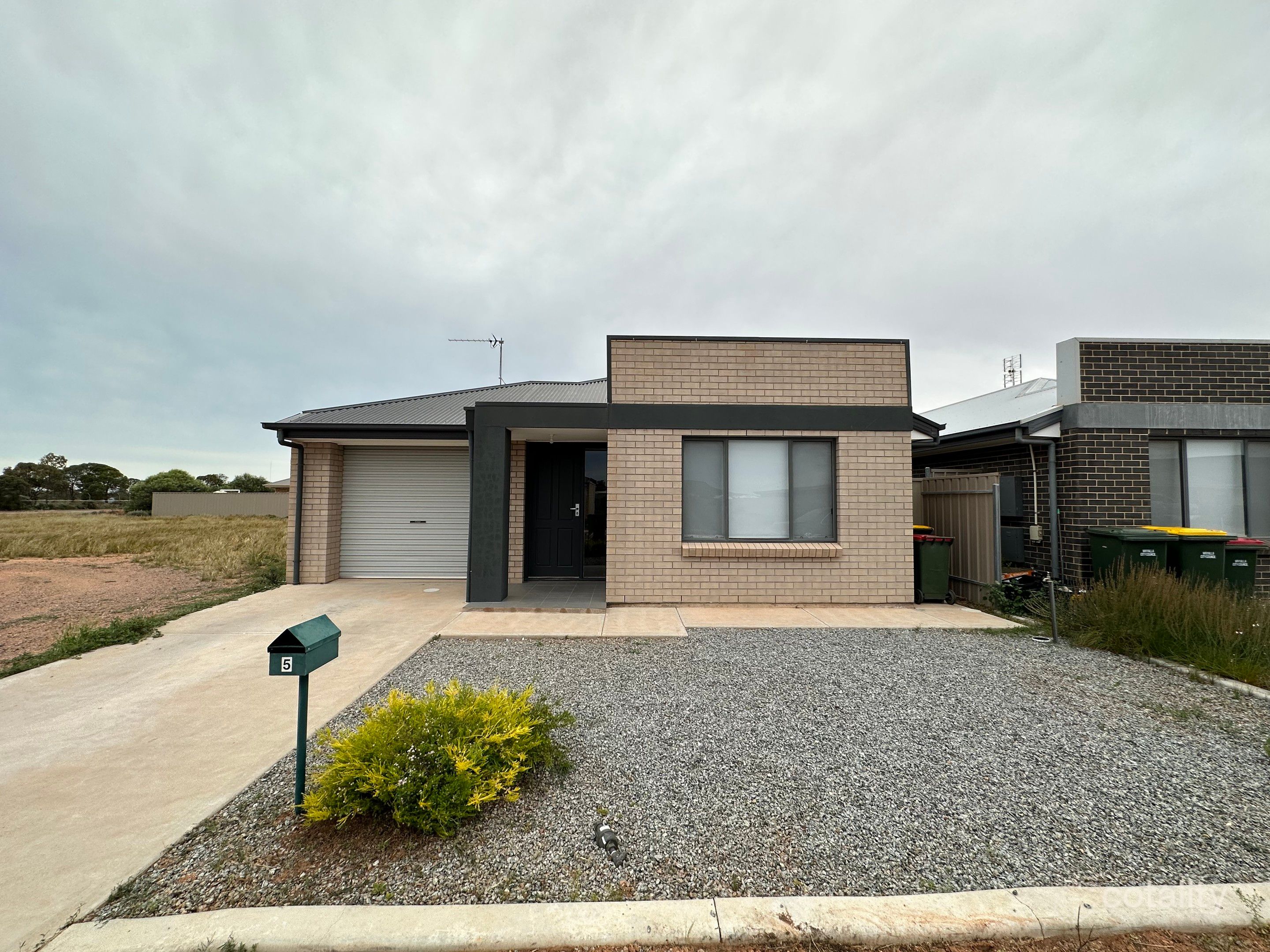 5 Gale St, Whyalla Jenkins, SA 5609