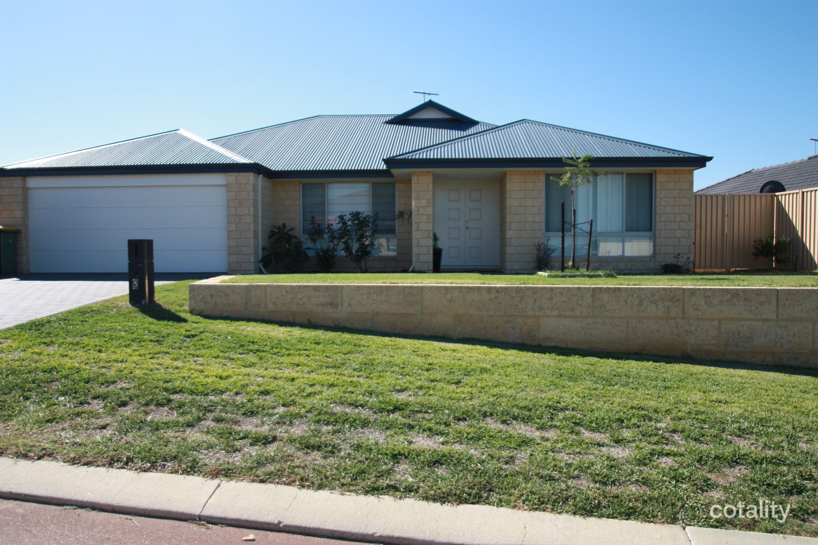 5 Donnelly St, Lake Coogee, WA 6166