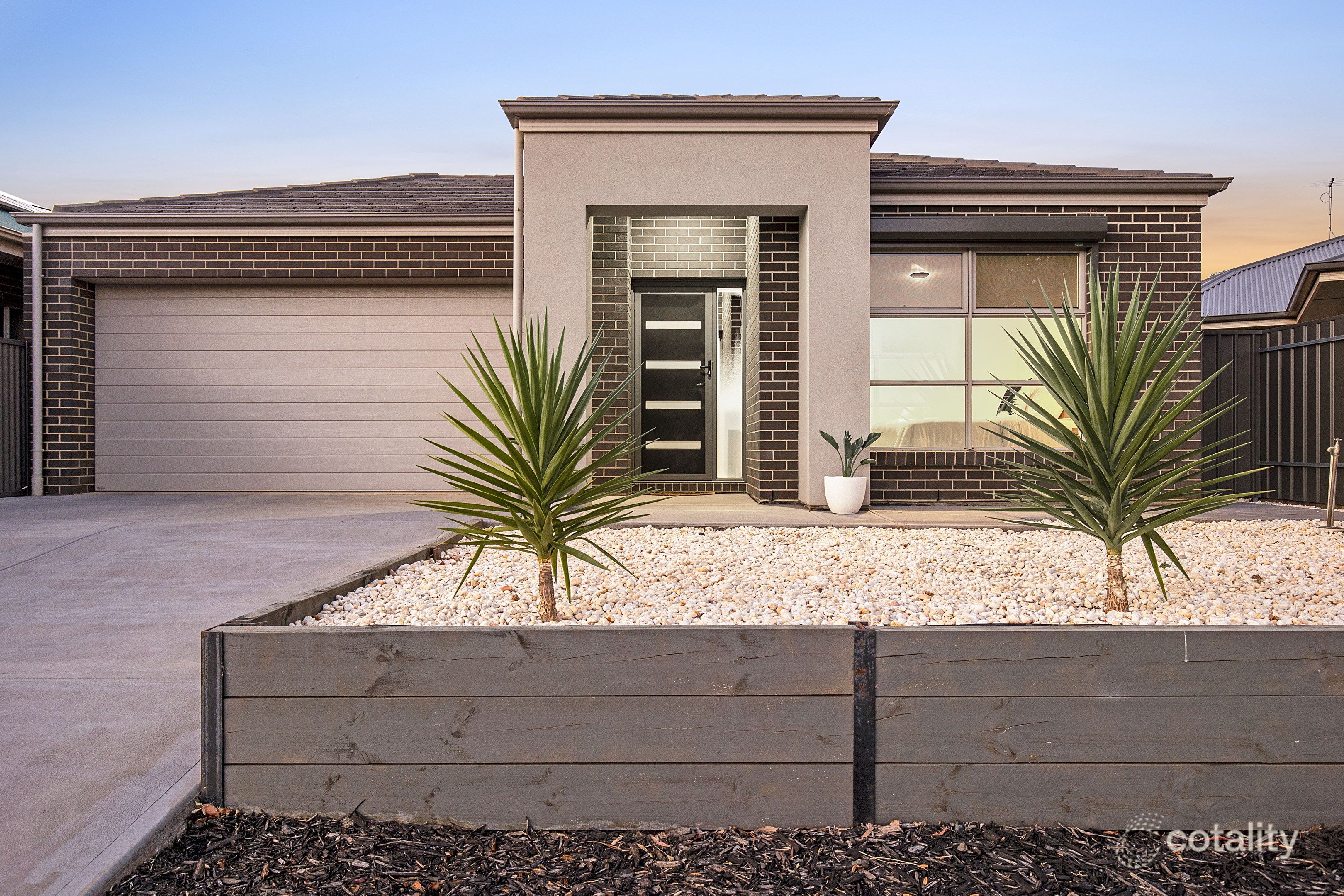 4 Cronulla Dr, Redwood Park, SA 5097