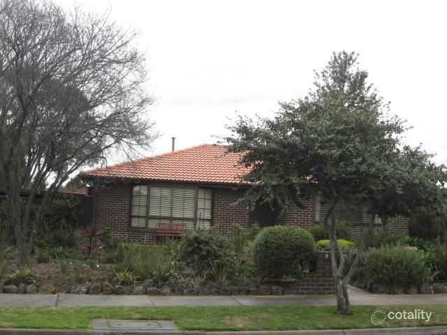 2 Deanswood Cl, Keysborough, VIC 3173