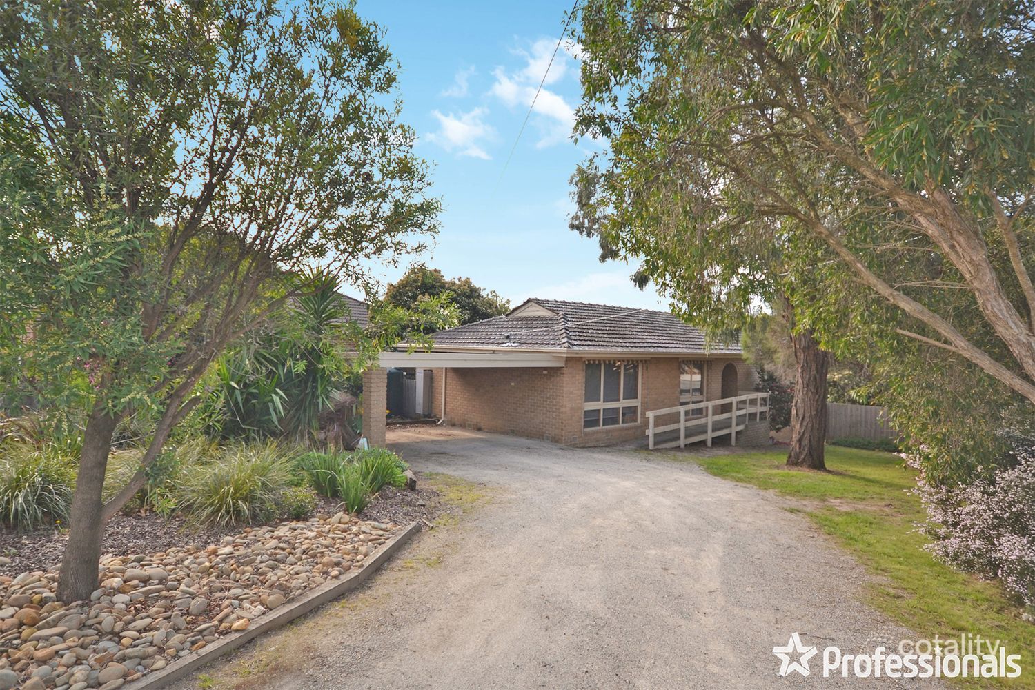 33 Black Springs Rd, Chirnside Park, VIC 3116