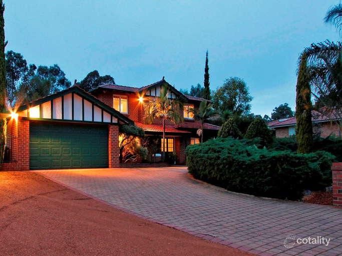 10 Rockdale Pl, Lesmurdie, WA 6076