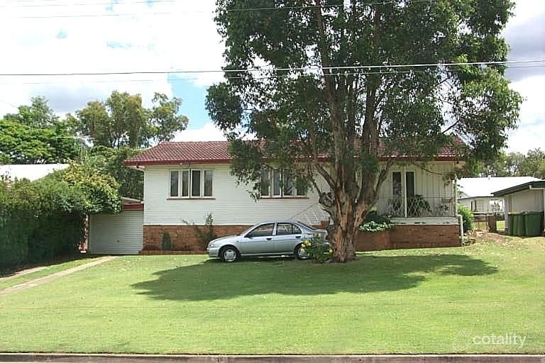 4 Blaxland St, Eastern Heights, QLD 4305