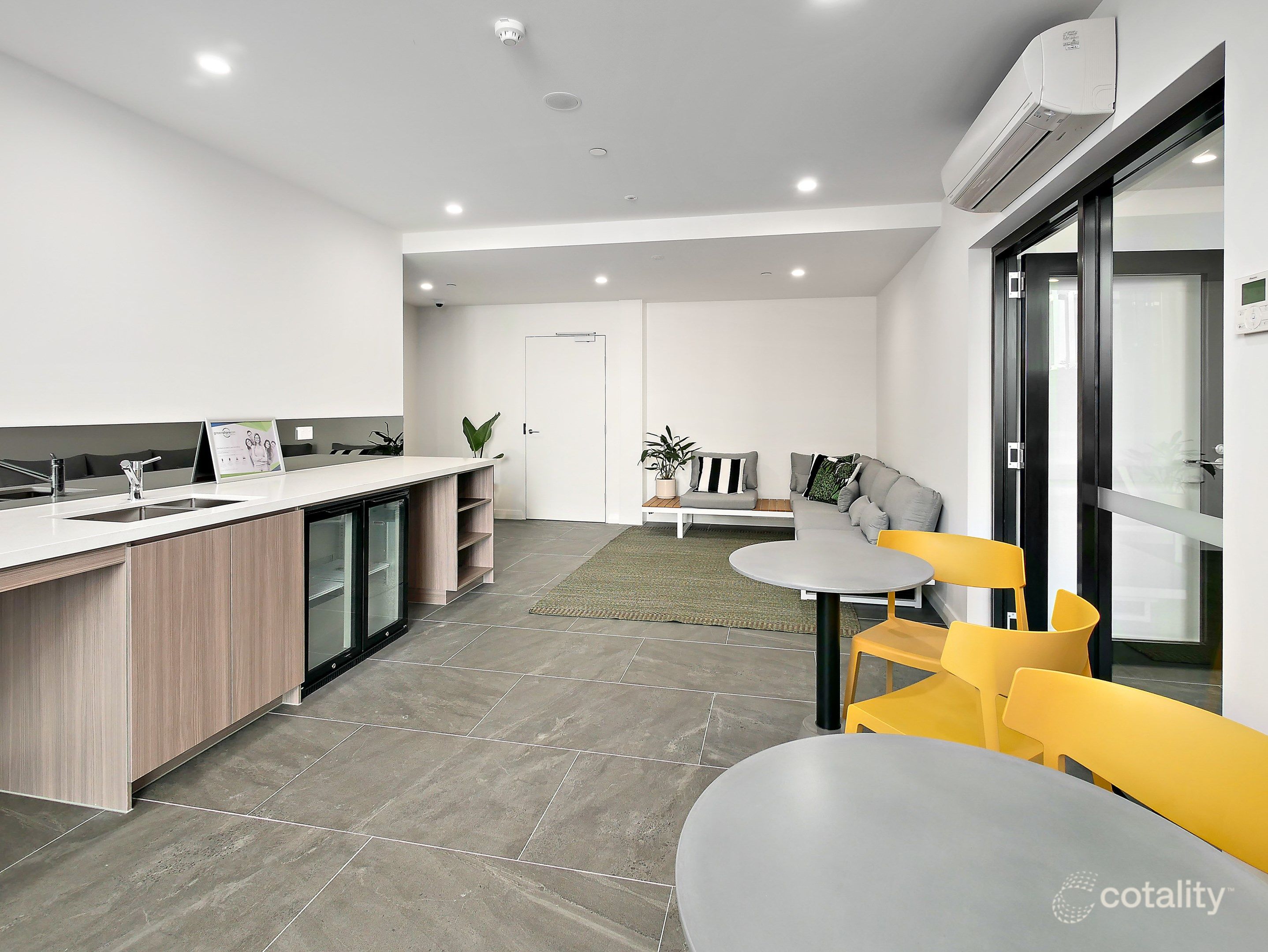 404/6 Baumea Way, Innaloo, WA 6018