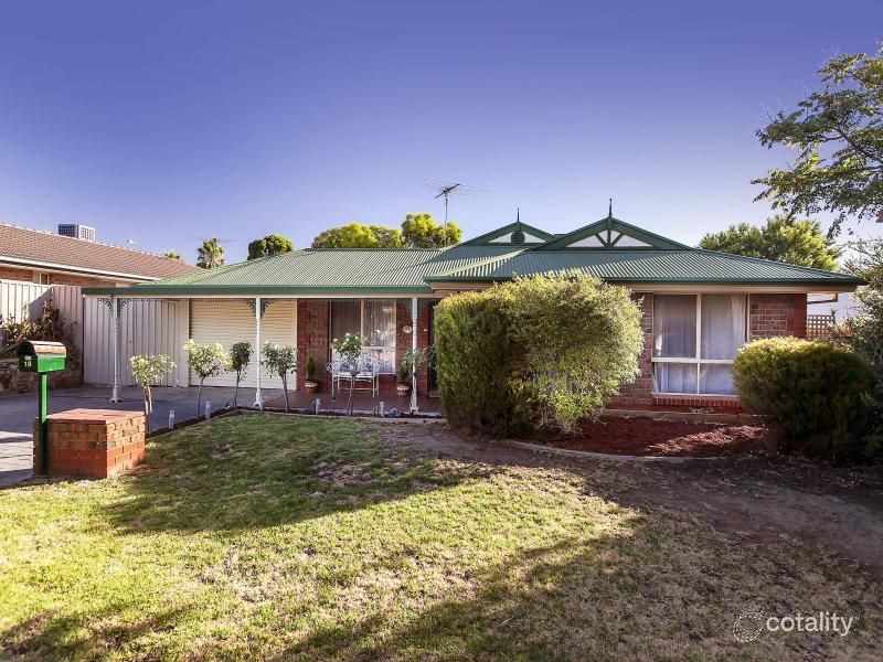 18 Batcombe Ave, Craigmore, SA 5114