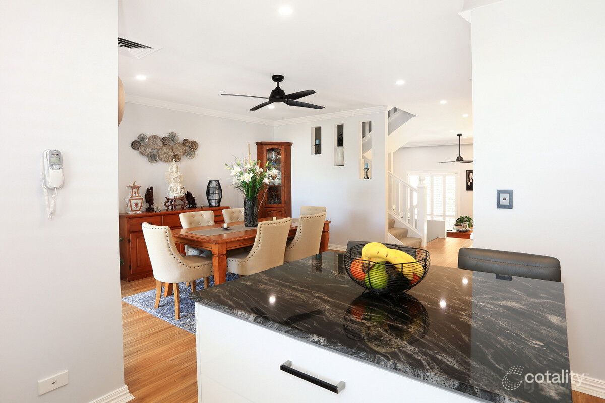 4/14 Pendraat Pde, Hope Island, QLD 4212