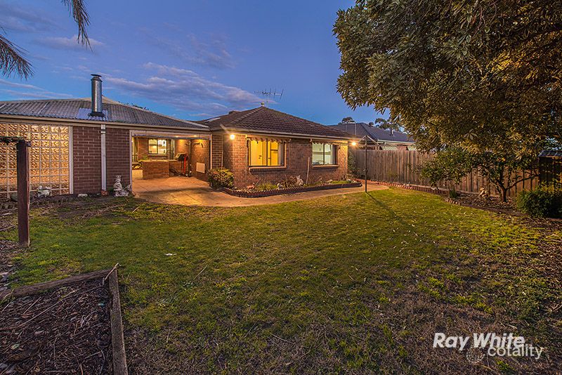 21 Lawless Dr, Cranbourne North, VIC 3977