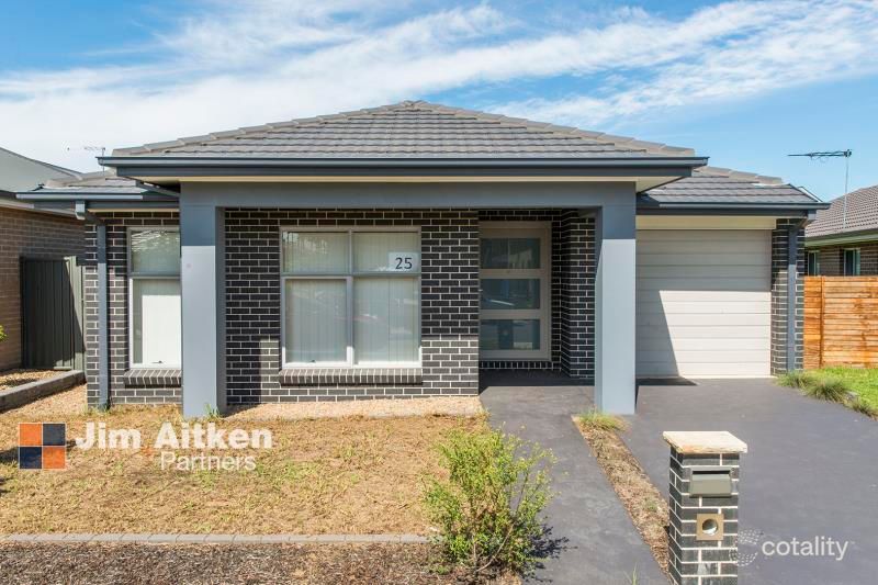 25 Howarth St, Ropes Crossing, NSW 2760