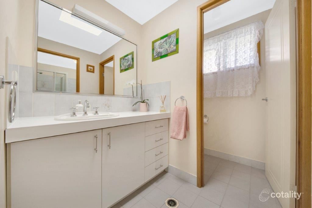 8 Mciver Rd, Clinton, QLD 4680