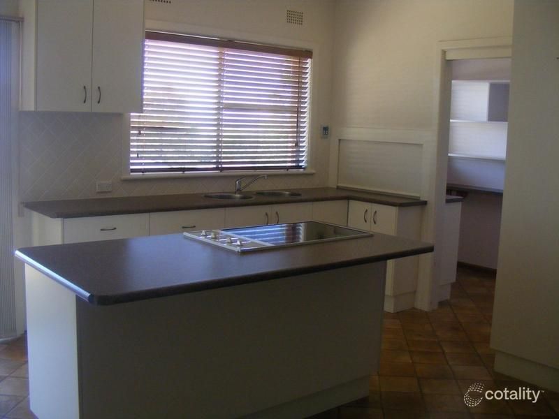 33 Barton St, Parkes, NSW 2870