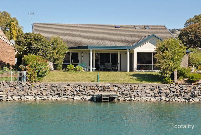 24 Clipper Ct, Encounter Bay, SA 5211