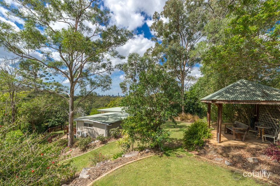 58 Barnett Rd, Bardon, QLD 4065