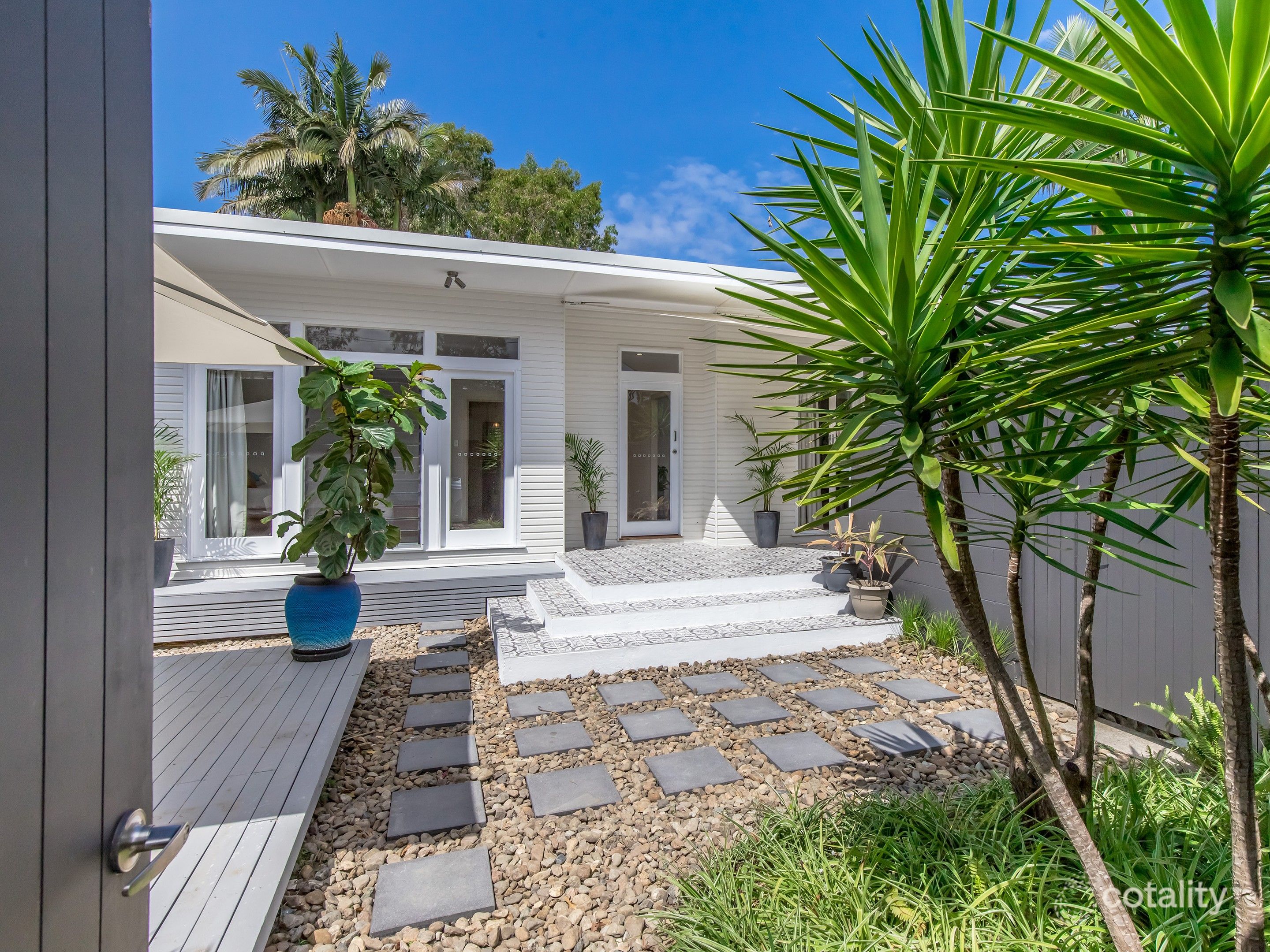 6 West King Lane, Southport, QLD 4215